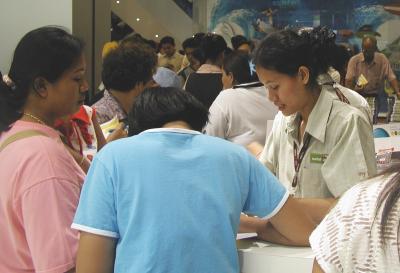 Shoppers mob Central Festival mall