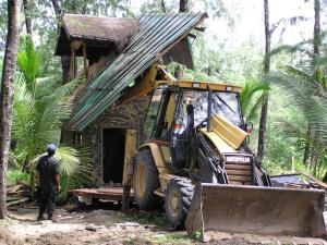 Park officials demolish illegal homes