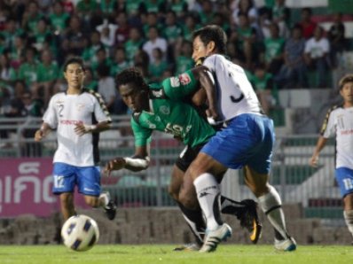 FC Phuket trounce Thai Honda, Thawin breaks leg