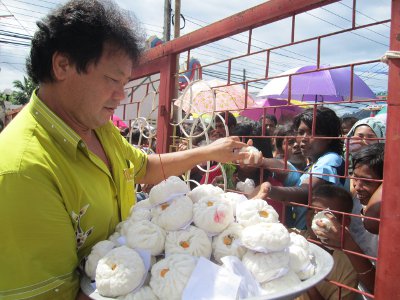 Phuket poor get food, scholarships