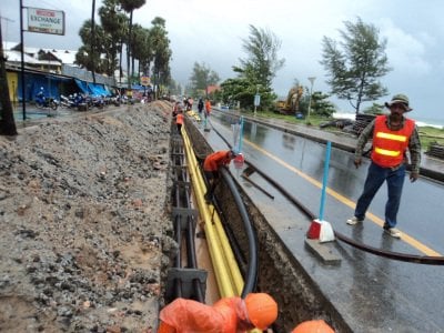 Phuket beachfront cables buried, but road awaits resurfacing