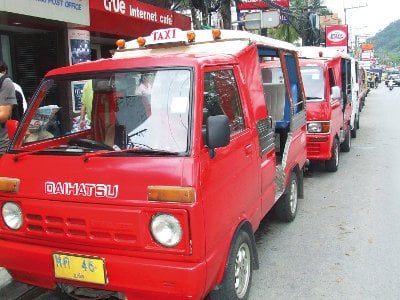 More Phuket tuk-tuk drivers move toward standard fares