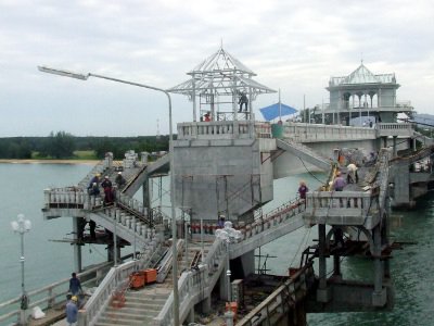 Pedestrians reclaim Phuket’s Sarasin Bridge