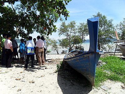 Phuket fishermen win right to use local beach