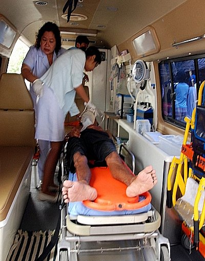 Man survives jump off Phuket’s Thepkasattri Bridge