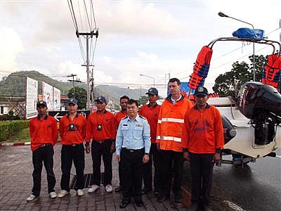 Phuket dinghies join flood relief effort