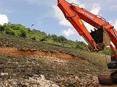 Phuket landslide update: Ongoing concern over road stability