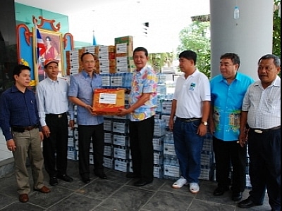 Phuket tuk-tuks join Thai flood-relief effort