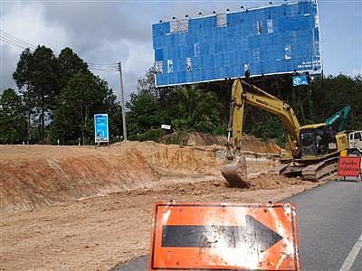 Caution urged along Phuket airport road