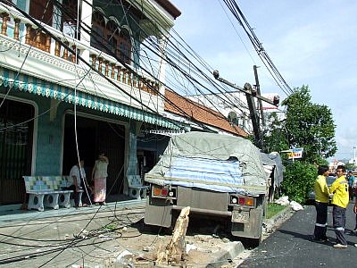 Phuket truck crash leaves residents in blackout