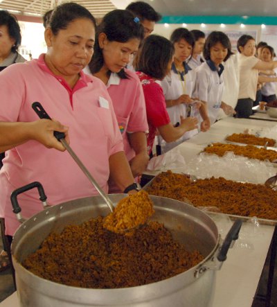 Phuket gets cooking for Bangkok flood victims