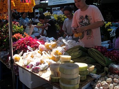 Flood price rises no match for Phuket flower power on Loy Krathong