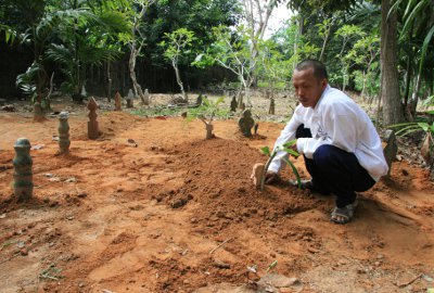 Phuket death curve crash: Grieving father pleas for drivers to slow down