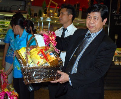 Phuket blitz on booze in New Year gift baskets