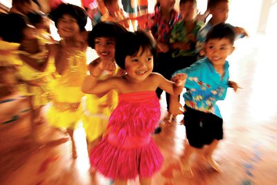 Phuket Lifestyle: Feat of a dancer