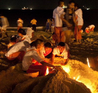 Phuket aglow with tsunami memorial ceremony