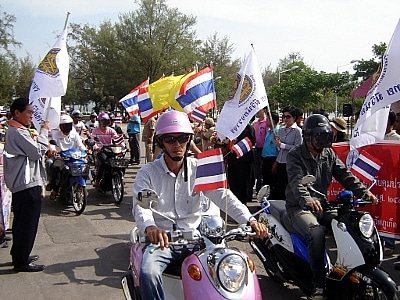 Phuket parade marks New Year road safety campaign