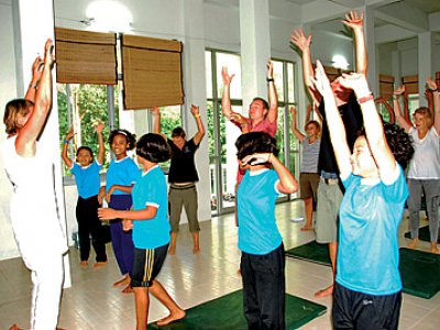 Phuket Lifestyle: Teachers taught ‘trauma release’ exercises