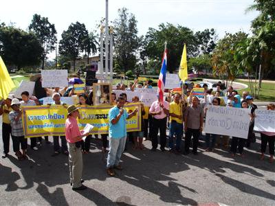 Royalists protest Nitirat group in Phuket