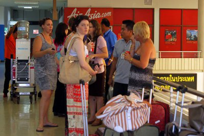 Jetstar flights to Phuket to airlift stranded Aussies home