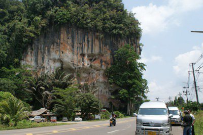 Krabi tourist vans slam into fallen karst boulder