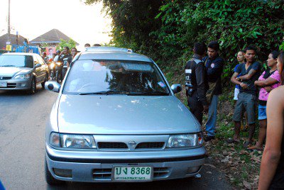 Phuket Police investgate mysterious roadside death