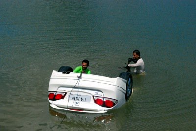 DAM! Taxi driver forgets handbrake, plunges car into Phuket reservoir