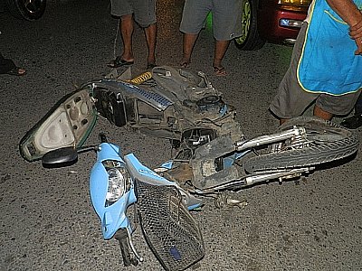 Motorbike taxi driver dies in Phuket u-turn collision