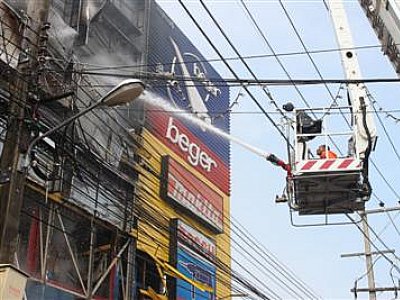 Fire engulfs Phuket store, causes B10mn damage