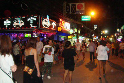 Phuket’s Bangla street touts warned: “Hands off tourists’