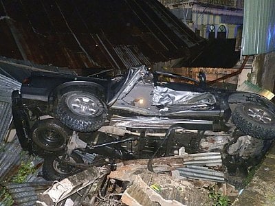 Phuket pickup crashes into Thalang home