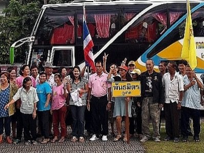 Phuket yellow shirts bus to Bangkok to join protest