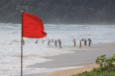 Phuket officials scramble to stop surf drownings