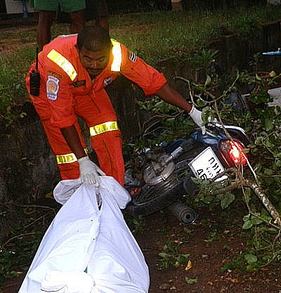 Two dead in Phuket as motorbike swerves to avoid fallen power pole