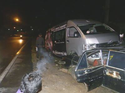 Phuket Simon Cabaret van slams into parked cars to avoid head-on