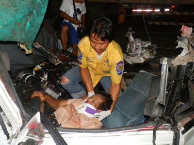 18-wheeler wipes out pickup truck, noodle stand: 1 dead, 6 injured