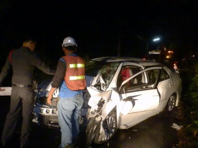 Two survive as car plows into Phuket power pole