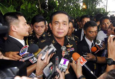 Phuket Gazette: Army files complaint against Thaksin’s lawyer