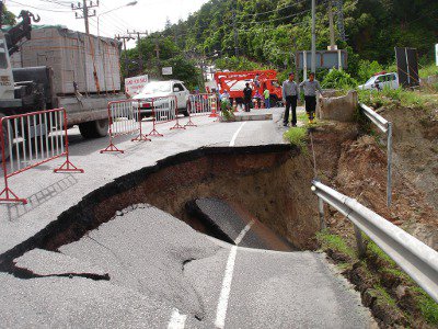 Phuket floods damage roads, pull down power poles