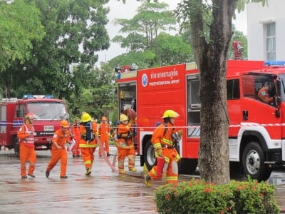 Officers “defuse car bomb’ in emergency response exercise at Phuket Airport