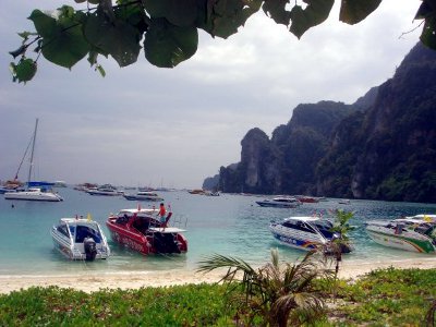 Search continues for killer Phi Phi speedboat