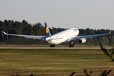 World News: Lufthansa cabin crew strike causes flight cancellations