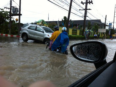 Weather warning issued as rain soaks Phuket traffic