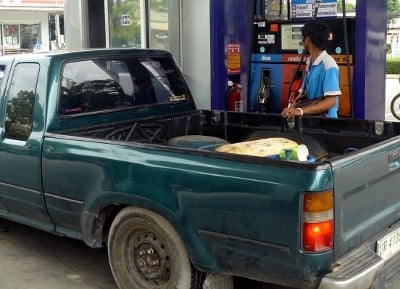 Petrol retailers fight Phuket pump price rise