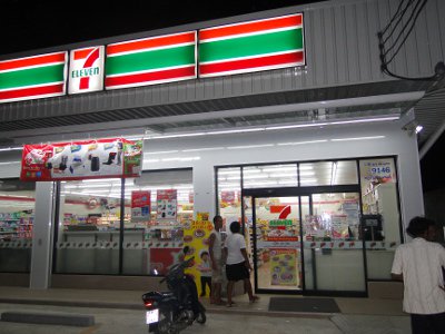 Man robs Phuket 7-Eleven with scythe