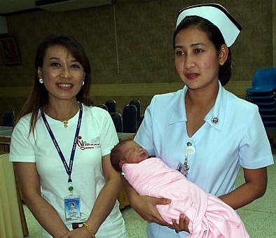 Phuket mother returns to nurse abandoned newborn