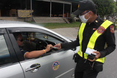 Phuket illegal taxi blitz nets 194 drivers on first day