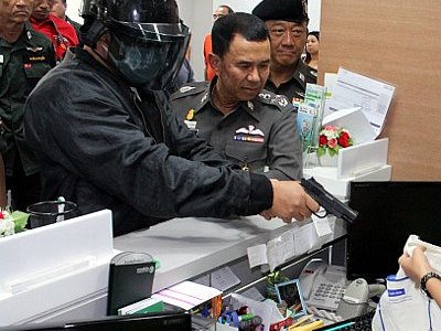 Phuket “Minute Man’ bank robber re-enacts heist, gives advice to banks