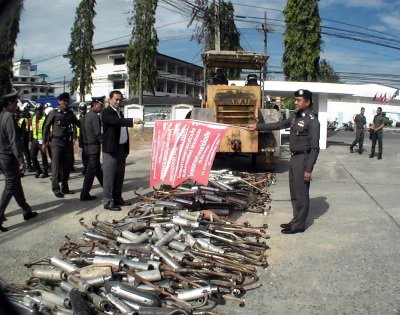 Krabi Police clamp down on noisy motorbikes