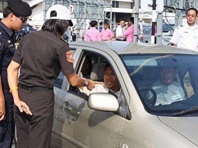 Phuket Poll: Bringing illegal taxis in from the cold